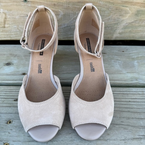 Clarks Suede Wedge Sandal Flores Raye Leather Ankle Strap Open Toe Sand Size 6.5 - Picture 2 of 15